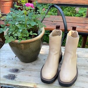 Athlefit Chic‎ Beige Ankle Boots 7.5 GUC